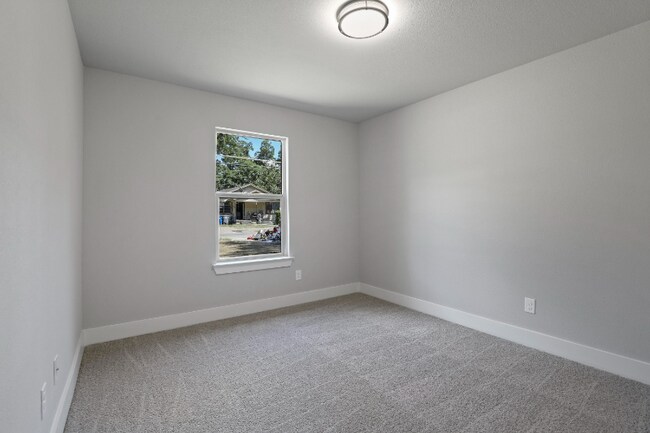 Building Photo - 2327 Harding St