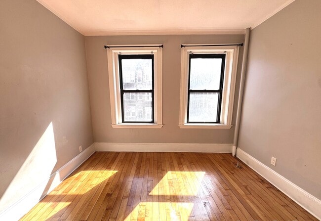 Building Photo - 100 Linden St