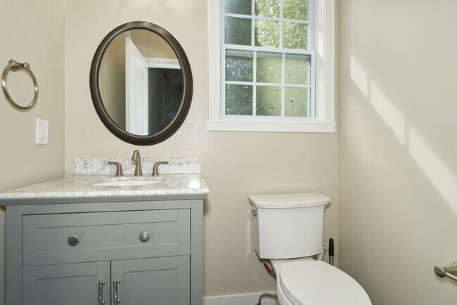 Building Photo - Beautiful 5 Bedroom With Finished Basement in Fishers
