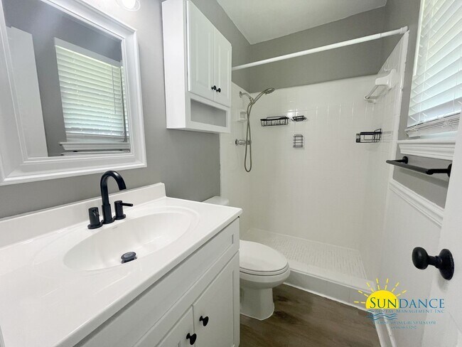 Building Photo - Charming 3 Bedroom Home in Crestview!