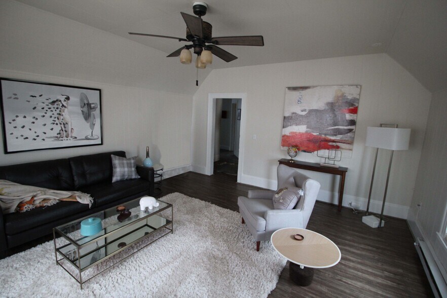 living room - 204 Northeast 5th Avenue
