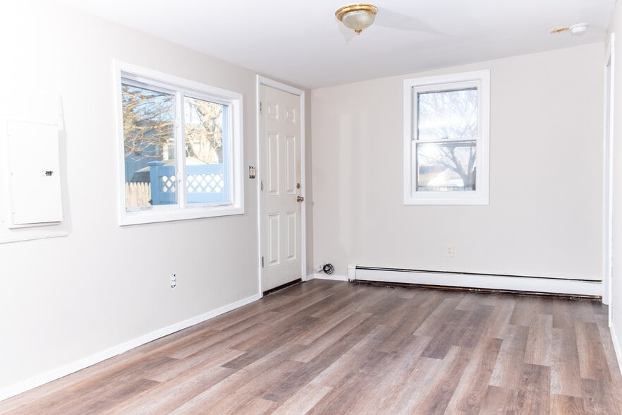 Apartment Entrance - 22 Carson Ln