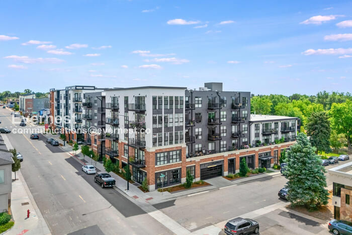 Building Photo - 3500 S Corona St