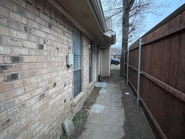 Building Photo - 2422-2424 Sherry Street