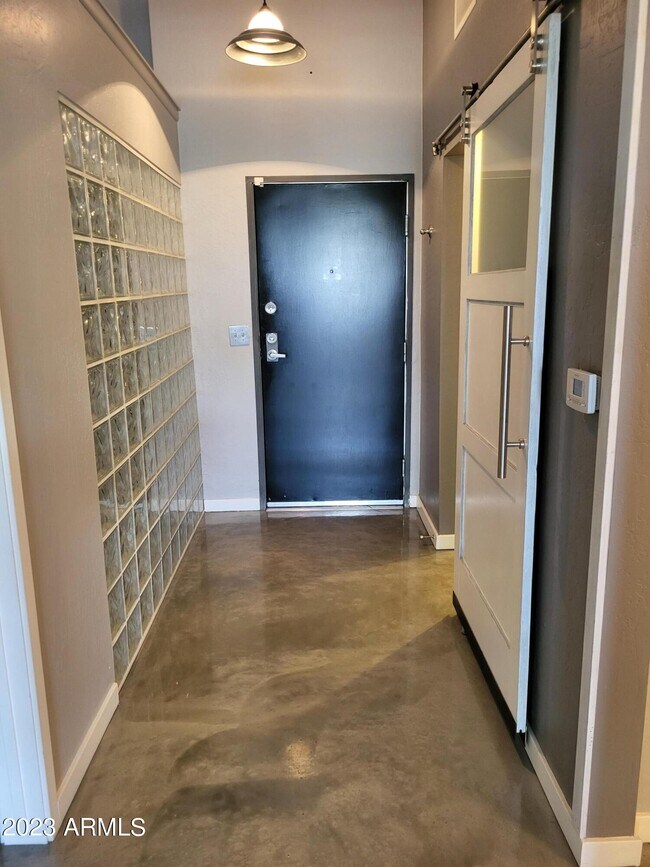 Building Photo - 914 E Osborn Rd