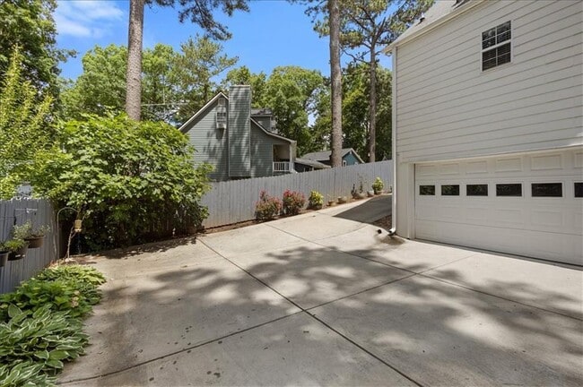 Building Photo - 2660 Windage Dr SW