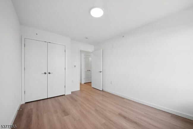 Building Photo - 369 18th Ave