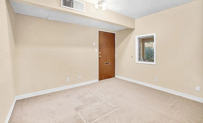 Building Photo - 1000 Beck St