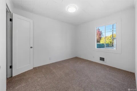 Building Photo - 911 E 52nd St