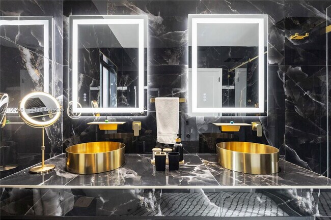 Building Photo - 63 SW 31st Rd