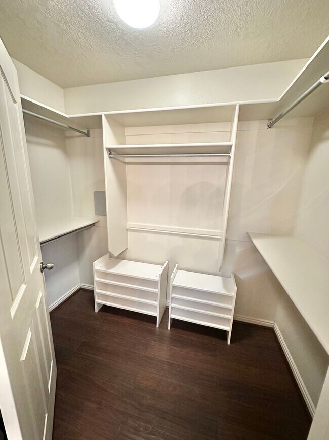 Building Photo - 3 Bedroom Home In Southgate!