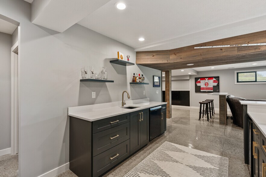 Building Photo - 4606 S 184th Plz
