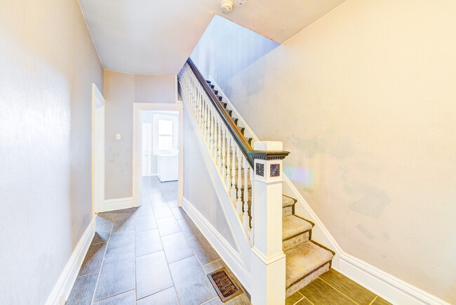 Building Photo - 103 Harwood St