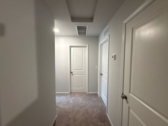 Building Photo - Charming 3-Bedroom Home with Convenient Lo...