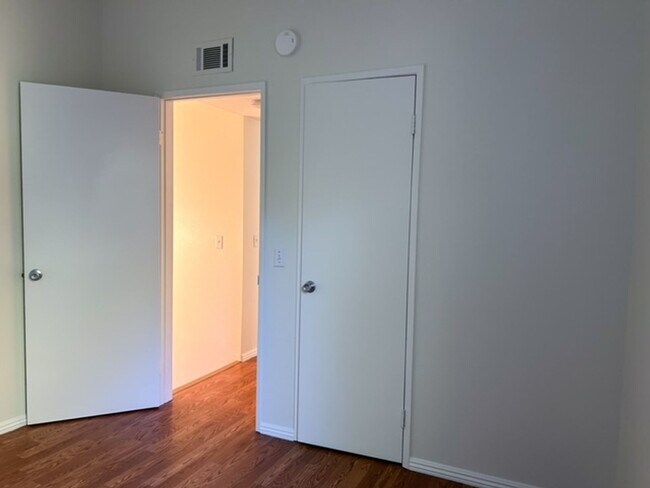 Building Photo - 3 Bedroom + 2.5 Bathroom Condo | Ralston Village Community | Ventura | Unfurnished