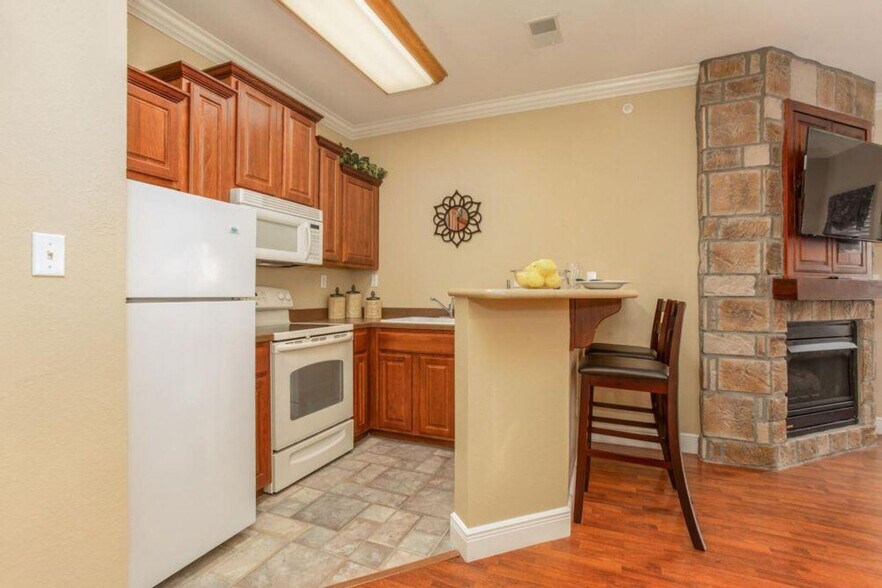 Building Photo - 175 Golf View Dr