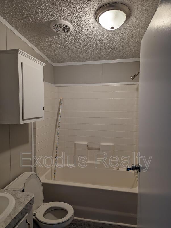 Building Photo - 624 Deer View