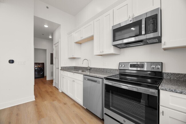 Building Photo - 301 N Mulberry St