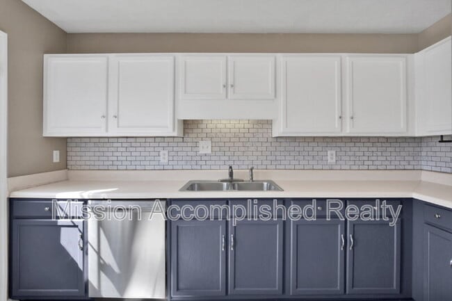 Building Photo - 304 Hawthorn Dr