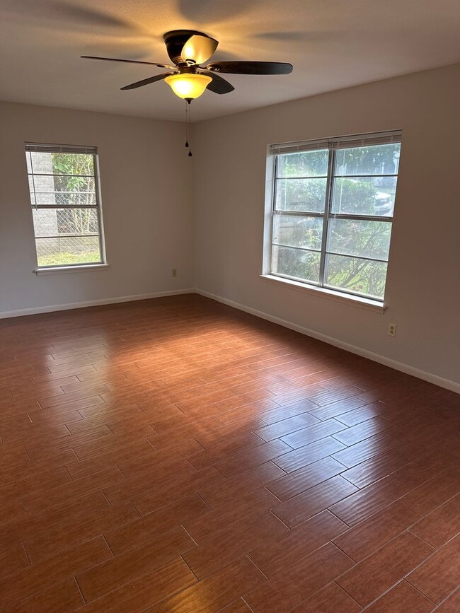 Building Photo - ~ 3/2/1 For Rent in Midtown Tyler ~