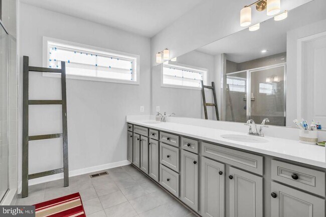 Building Photo - 41919 Spring Air Dr