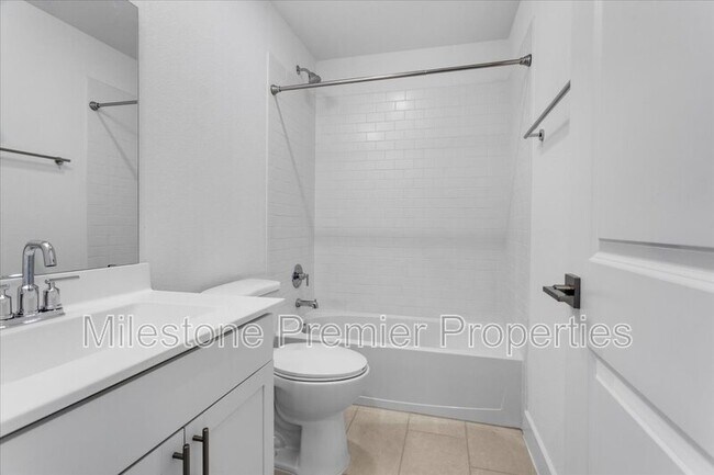 Building Photo - 820 Sunflower Trl