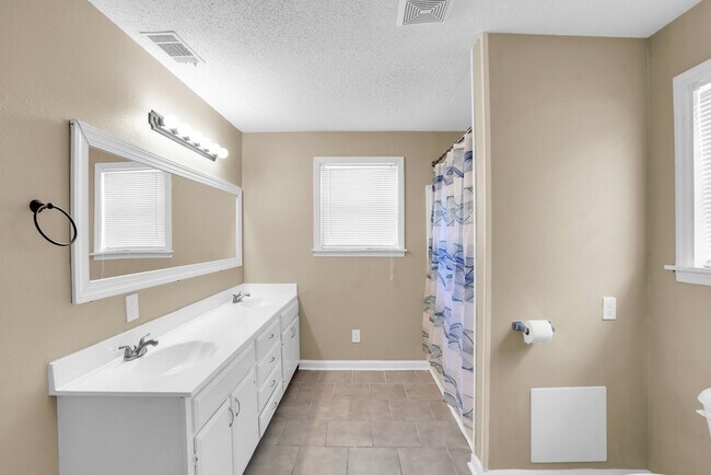 Building Photo - 2222 Bacon Park Dr