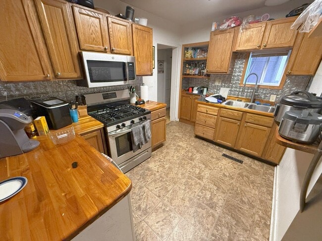 Building Photo - 42 N Breese Terrace
