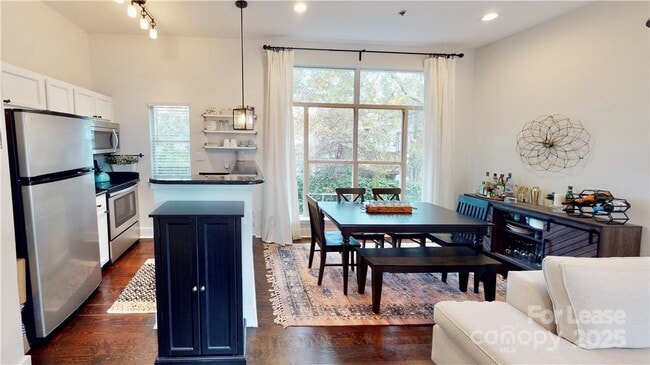 Building Photo - 2058 Atherton Heights Ln