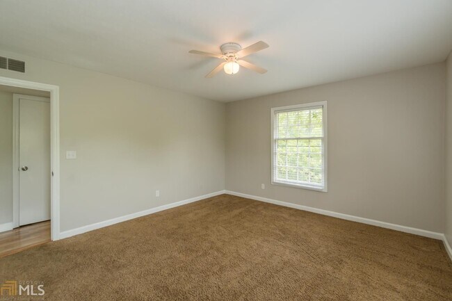 Building Photo - 3097 Colonial Way