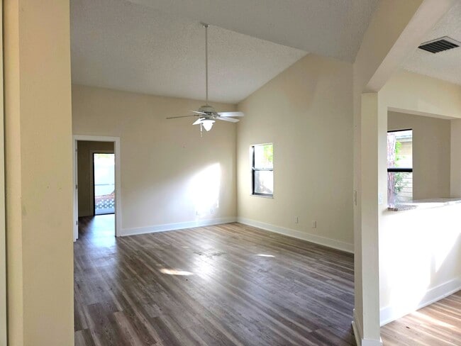 Building Photo - 1717 Needles Ln E