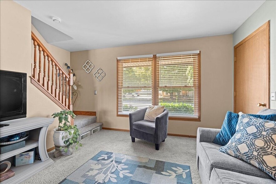 Building Photo - 3955 Meadowbrook Ct