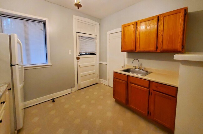 Building Photo - 2066 W Hutchinson St