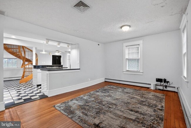 Building Photo - 18 GROVE St