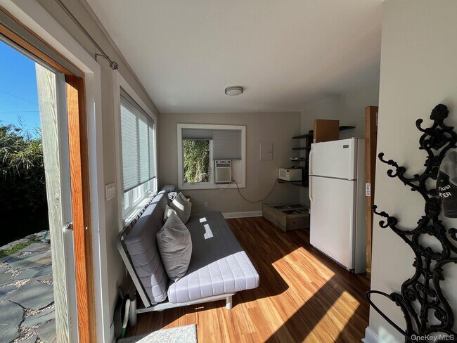 Building Photo - 150 Clipper Way