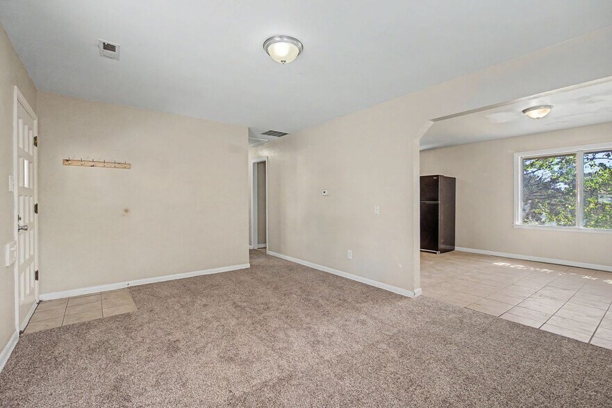 Building Photo - 1121 Cooper Ave