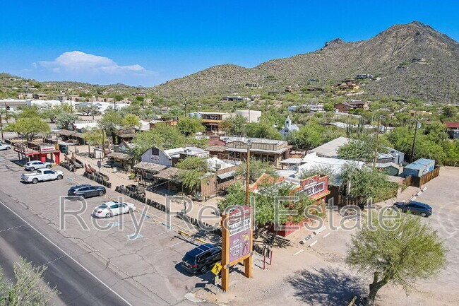 Building Photo - 6050 E Hidden Valley Dr