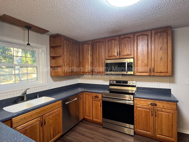 Building Photo - 6004 Players Pl