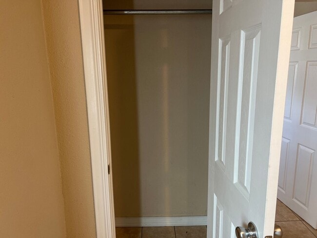Building Photo - 2 Bedroom 1 Bath Duplex