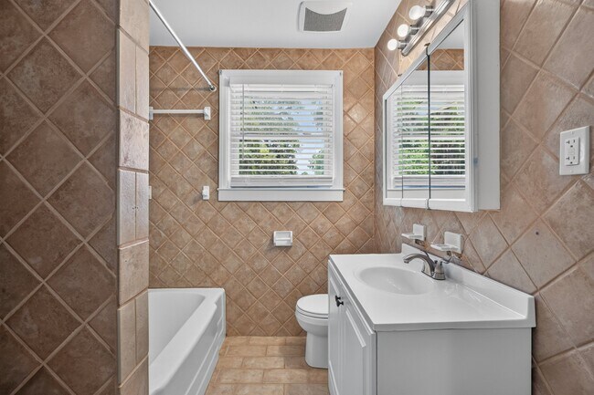 Building Photo - 1521 Randee Dr