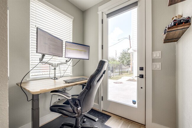 Building Photo - 4804 Gano St