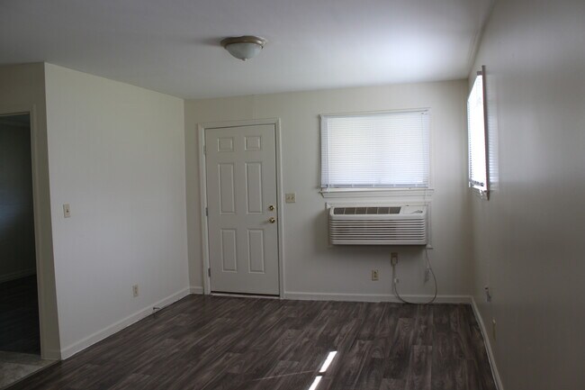 Building Photo - 1109 I St