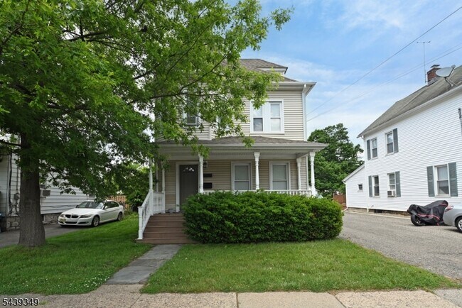 Building Photo - 87 W Hanover Ave