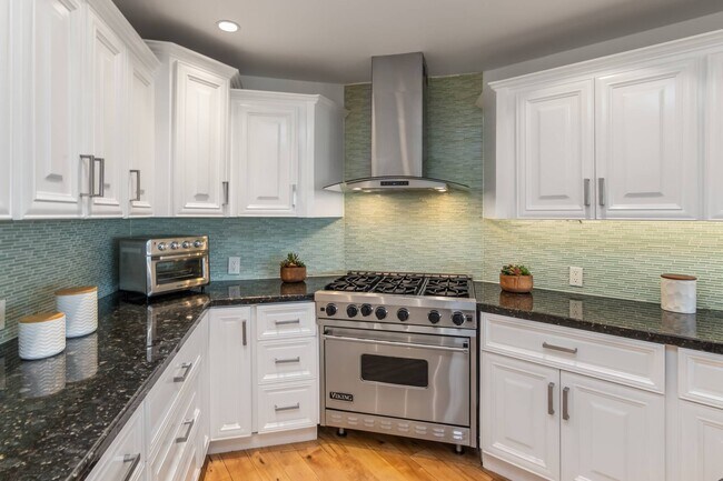 Building Photo - 3828 Alomar Dr