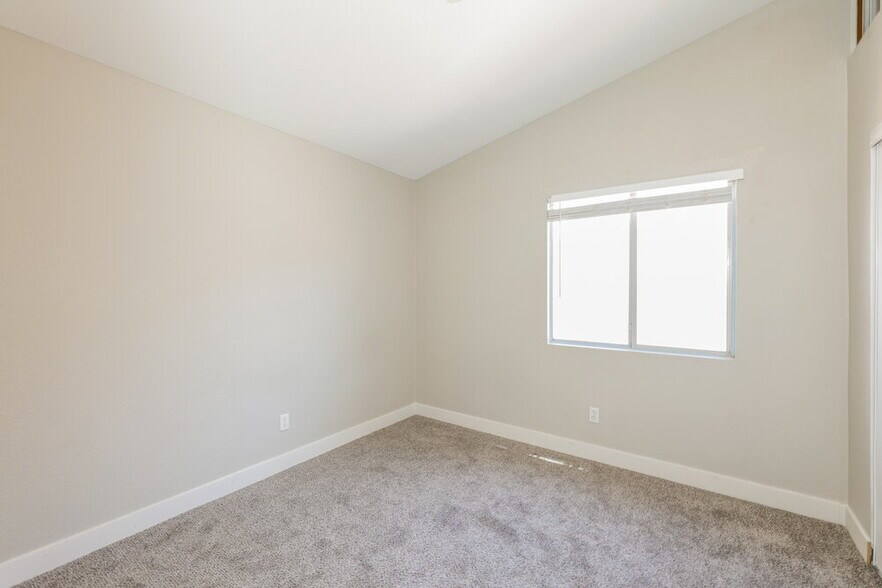 Building Photo - 420 Pumpkin Way