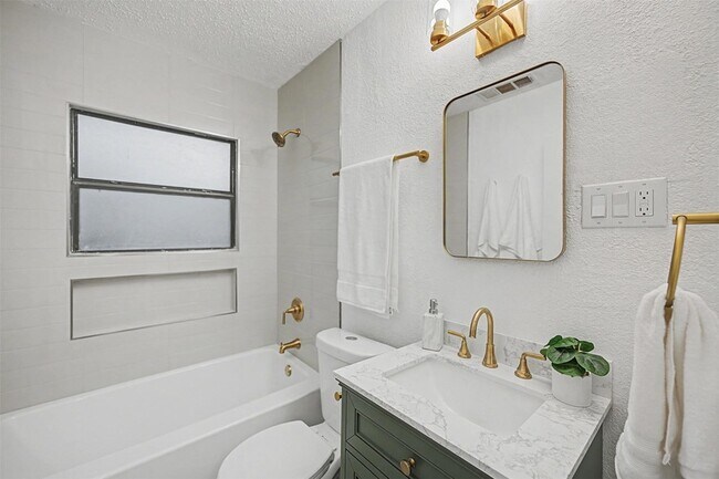 Building Photo - 7349 Pensacola Ave