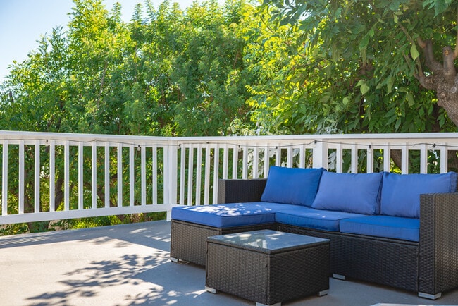 Building Photo - 1250 Stratford Ln