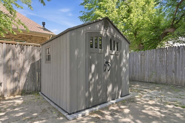 Building Photo - "Bright and Spacious 2-1 Duplex with Flexible Loft Space in Prime Keller Location!"