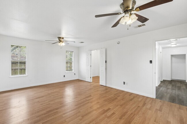 Building Photo - 2326 28th Ave N