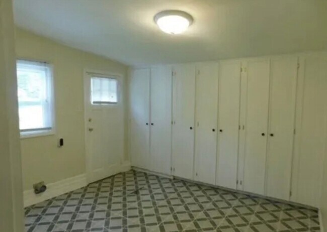 Building Photo - 3/1 bath - Town acres school district!- Showings to start 6/10